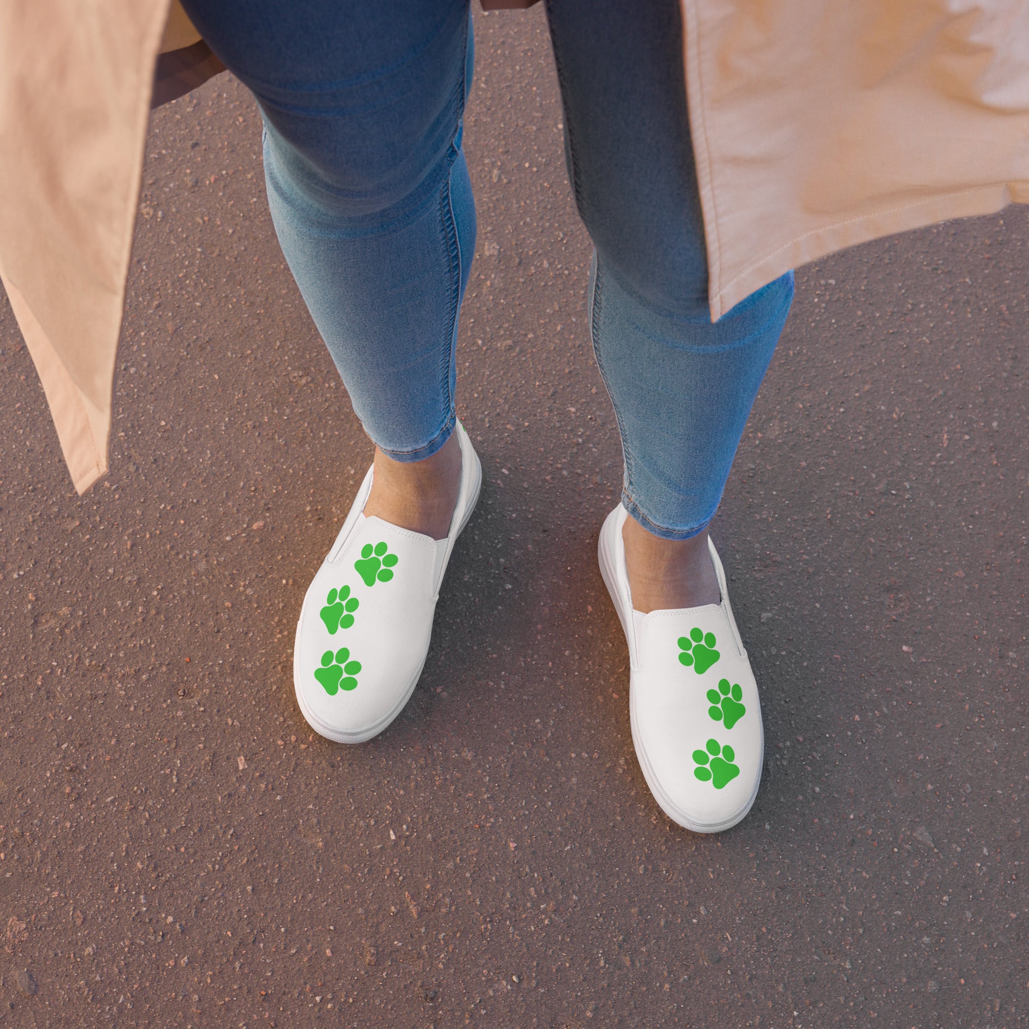 Women’s slip-on Lime Paw shoes